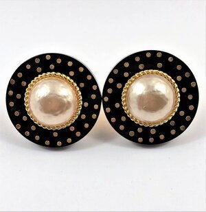 Pearls earrings Chanel Black in Pearls - 20796418