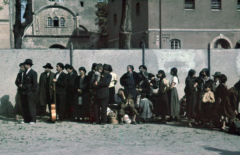 Deportation of Romani during Holocaust Source: https://commons.wikimedia.org/wiki/File:Bundesarchiv_R_165_Bild-244-48,_Asperg,_Deportation_von_Sinti_und_Roma.jpg