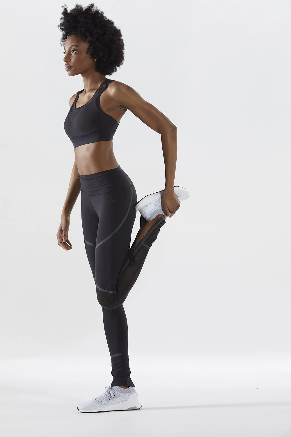 55219_365172_ADIDAS_SS20_WMNS_SHOOT_Maya_White_Look4_1704.jpg