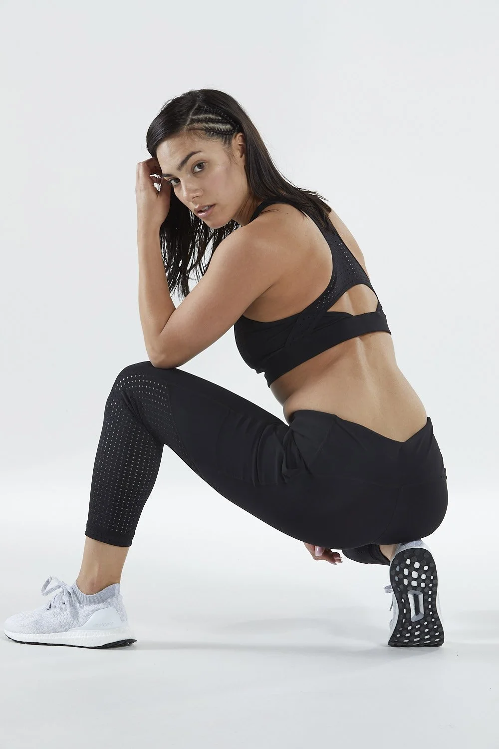 55219_365172_ADIDAS_SS20_WMNS_SHOOT_Mekenna_White_Look1_2465.jpg