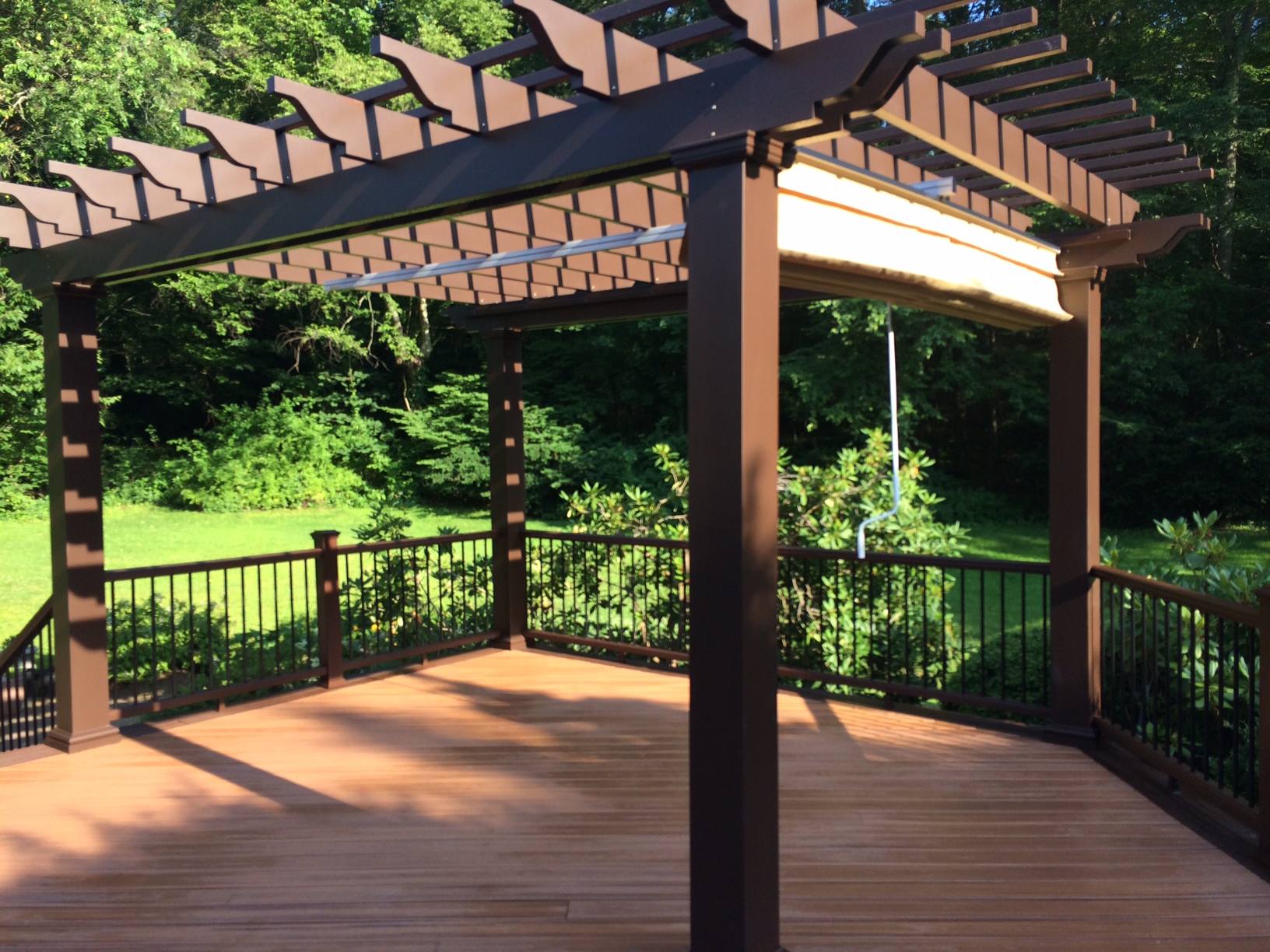 511-Vintage Lantern Pergola.JPG