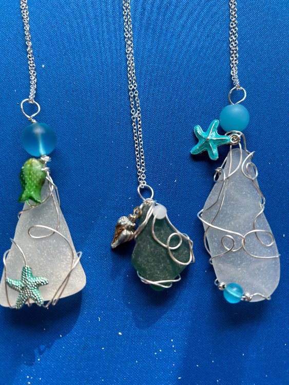 wire wrapped sea glass pendant.jpg