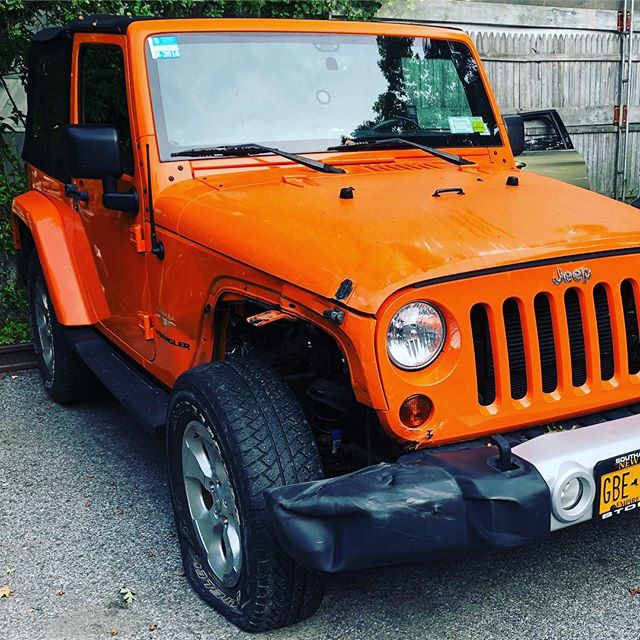 Friday fix🛠

Swipe to see this Jeep taken apart! 🍊

#hamptonauto #easthampton #cars #jeep #autobody #autorepair #orange #springs #fixit #eastend #hamptons
