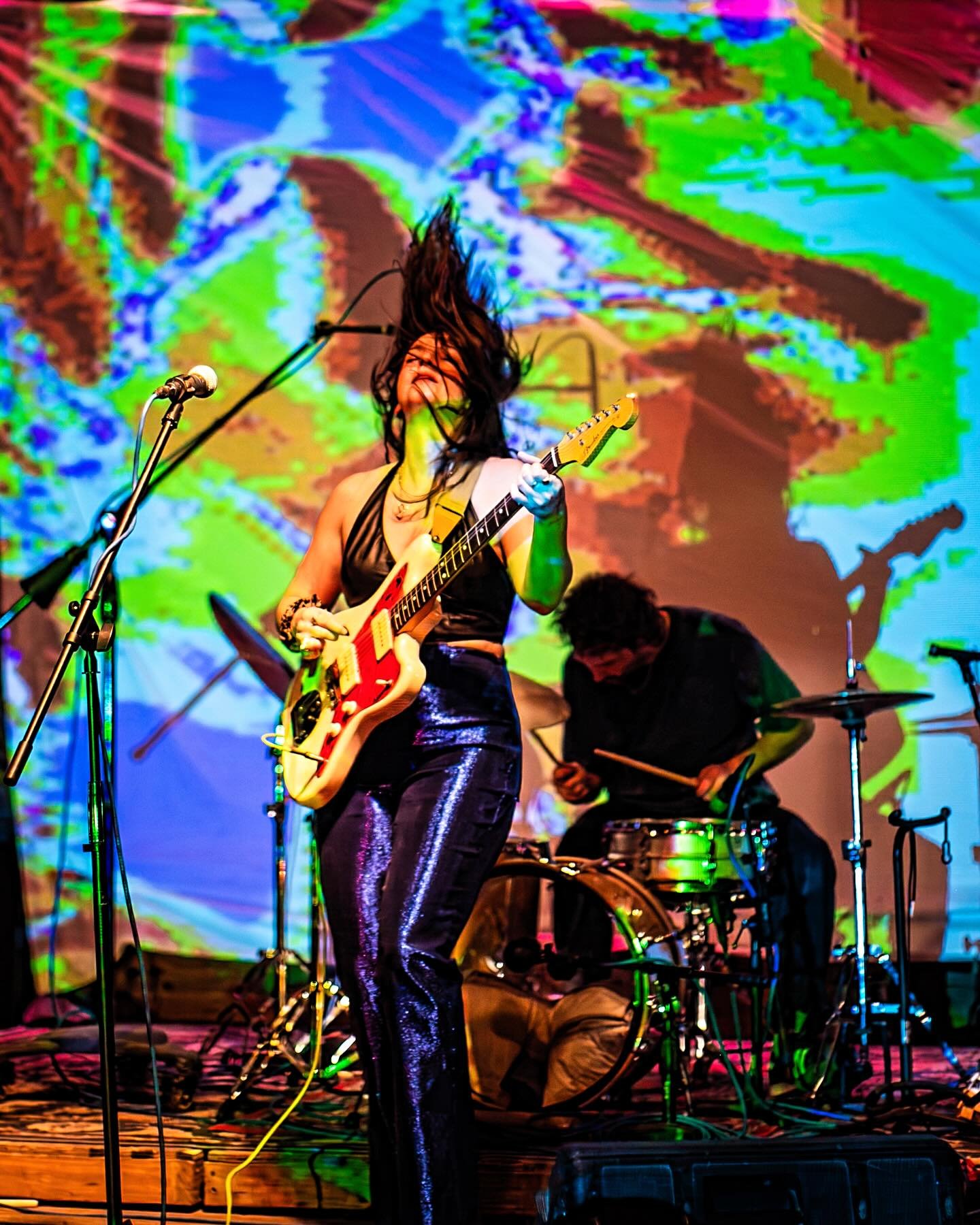 ☁️ @annabellechairlegs 🌀 @thinlinefest 🌀 Visuals : 🌈 @atticspacemusic ☁️
