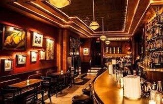Employees Only has a HH from 6-7pm daily.

.

It&rsquo;s in weho. It&rsquo;s dark.

.

Cheers.