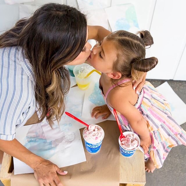 #ad I partnered with @DairyQueen to show you how to make bubble art, one of my favorite activities to do with Milly! It&rsquo;s such a great open-ended play idea and allows her to create colorful art. We spent almost two hours in the backyard enjoyin