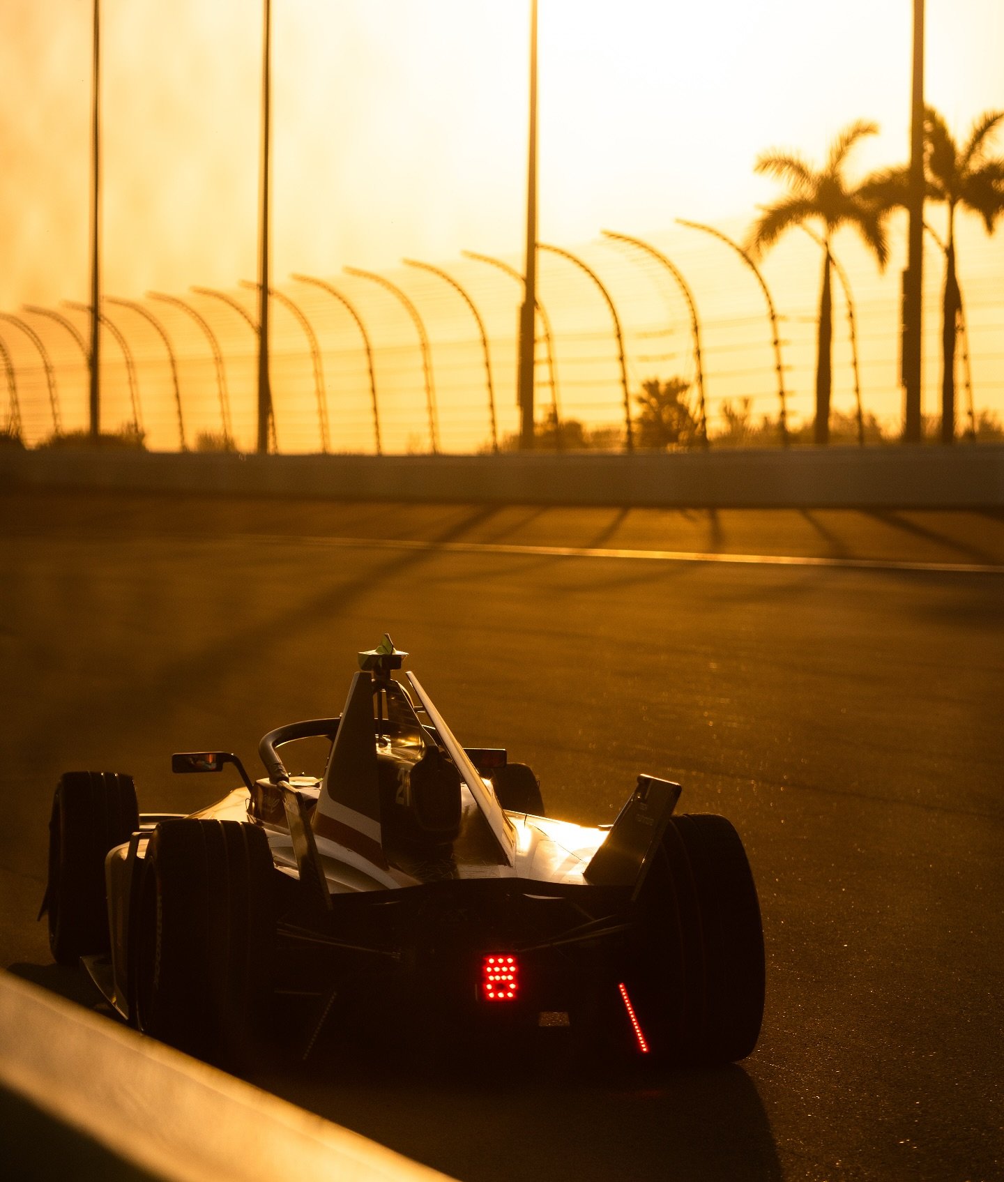 Miami sunrise ☀️ 

Home from a full on week in Miami for round 5 of the @fiaformulae championship. Great to be back in the paddock with everyone after the gap in the calendar, bring on Monaco in a few weeks! 

#abbformulae #fe #formulae #motorsport #