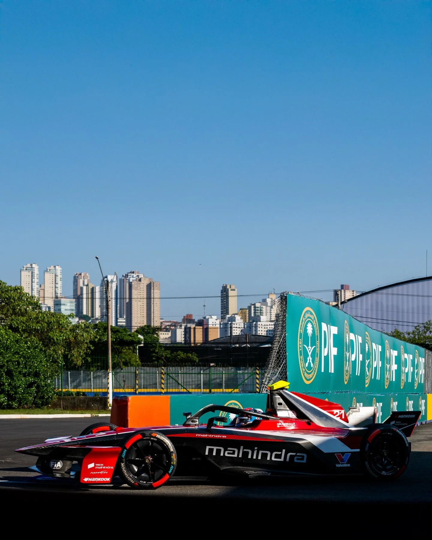 S&atilde;o Paulo snapshots 📸 

Great to be back trackside with my Formula E Family. Season 12 has officially begun 🟢. My 10th in the series, and I can&rsquo;t wait to see what it has in store. 

Shot for @mahindraracing 

#formulae #motorsport #mot