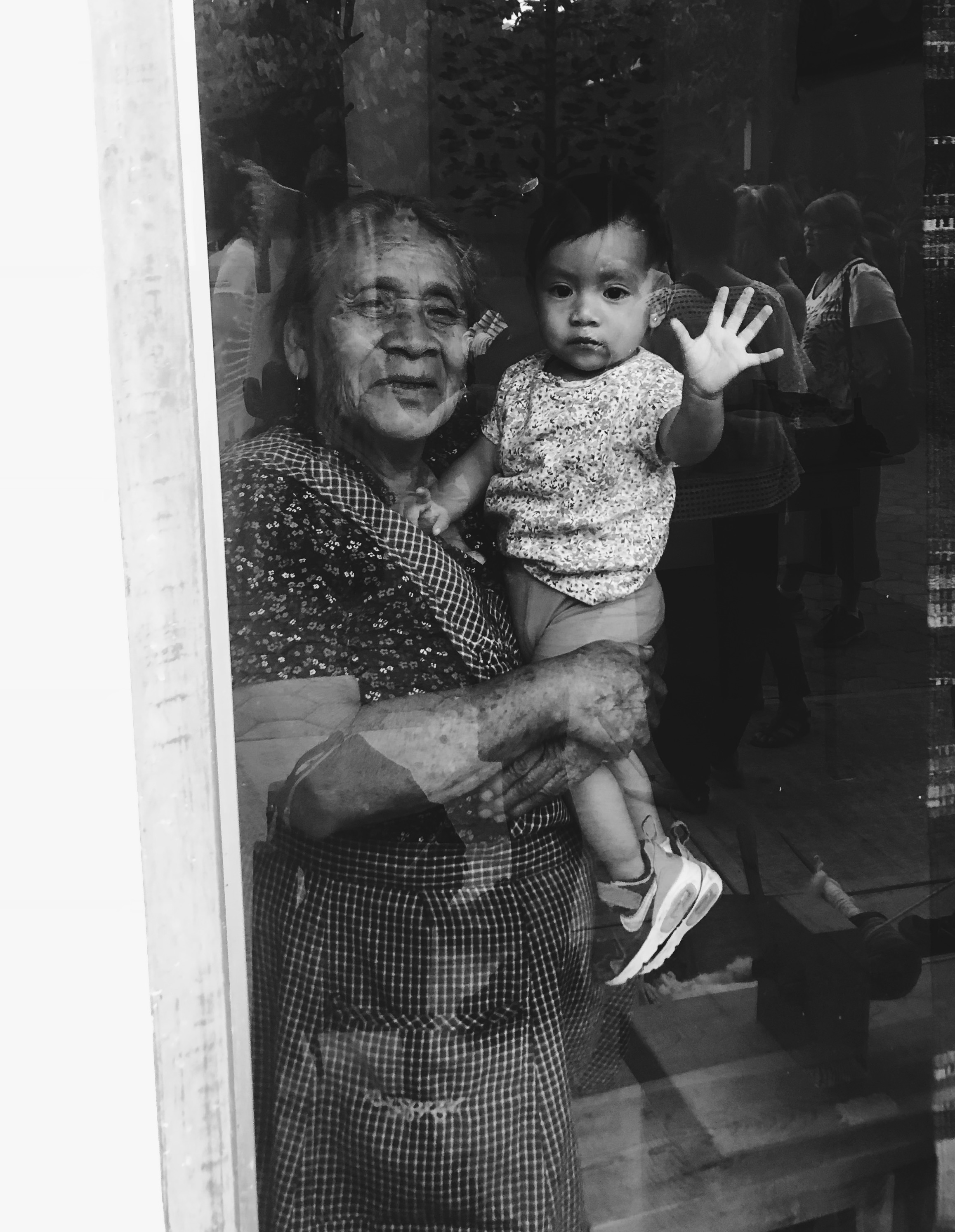 Famous Oaxacan candlemaker, Viviana Alavez and her granddaughter.