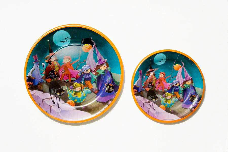HALLOWEEN-PARADE--PLATES-DINNER-DESERT-.jpg