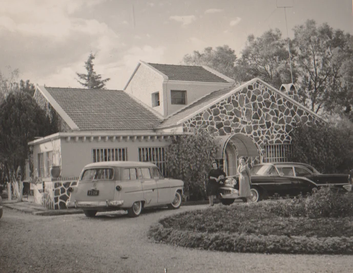 CASA DE LA OMA FOTO DESDE EL JARDIN.jpg