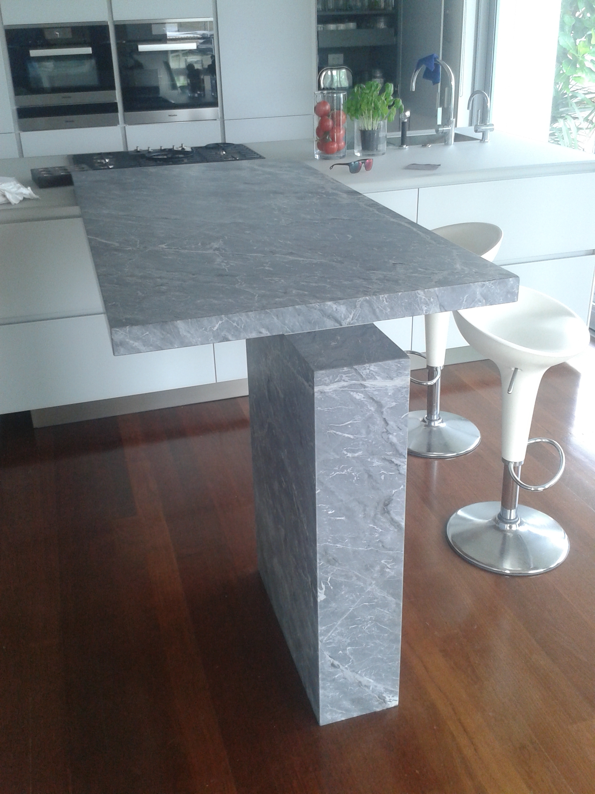Marble: Bianco Carrara