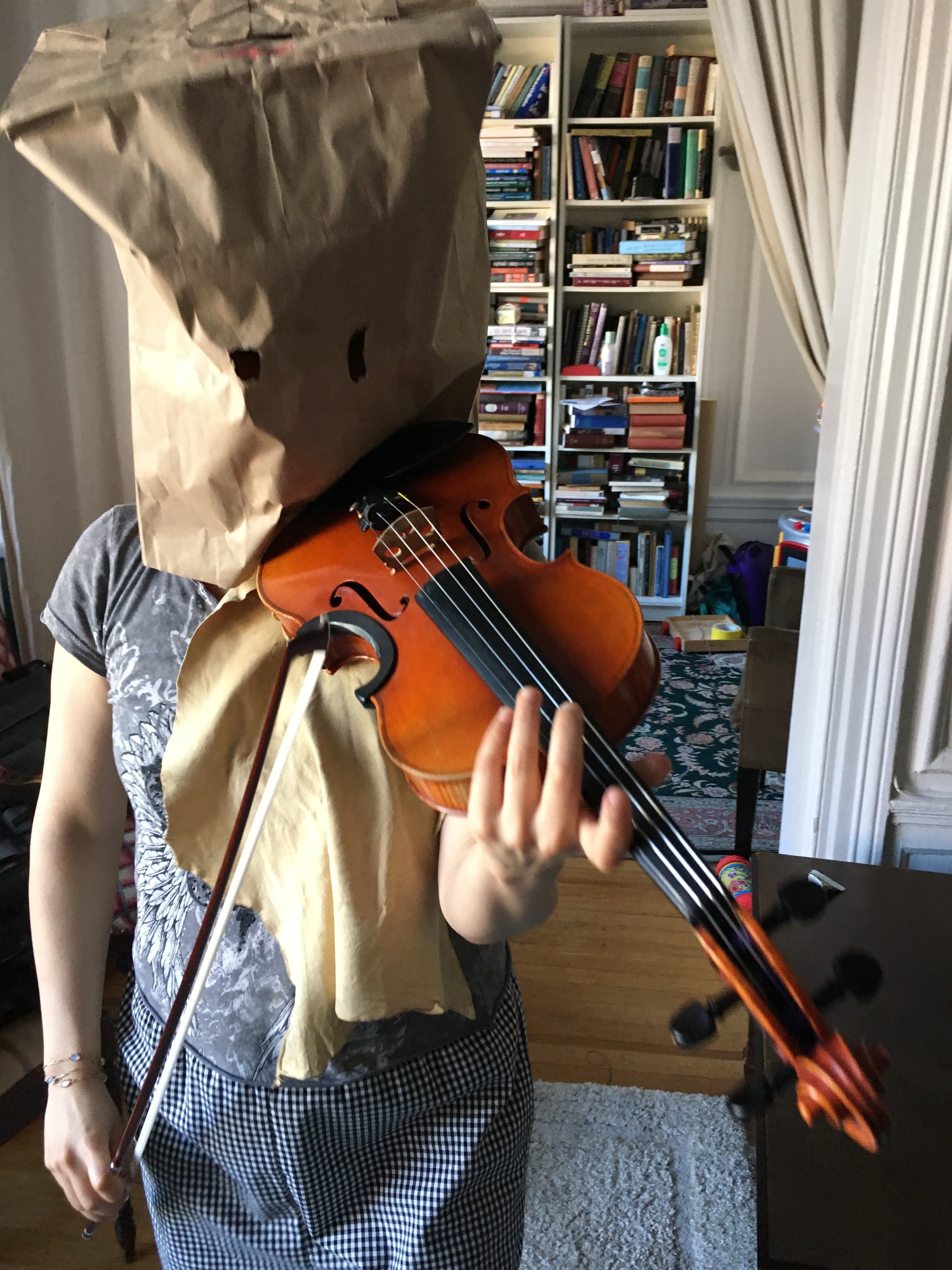Jasmine rehearses the Brobdingnagische Gigue from Telemann's Gulliver Suite with Wayne.