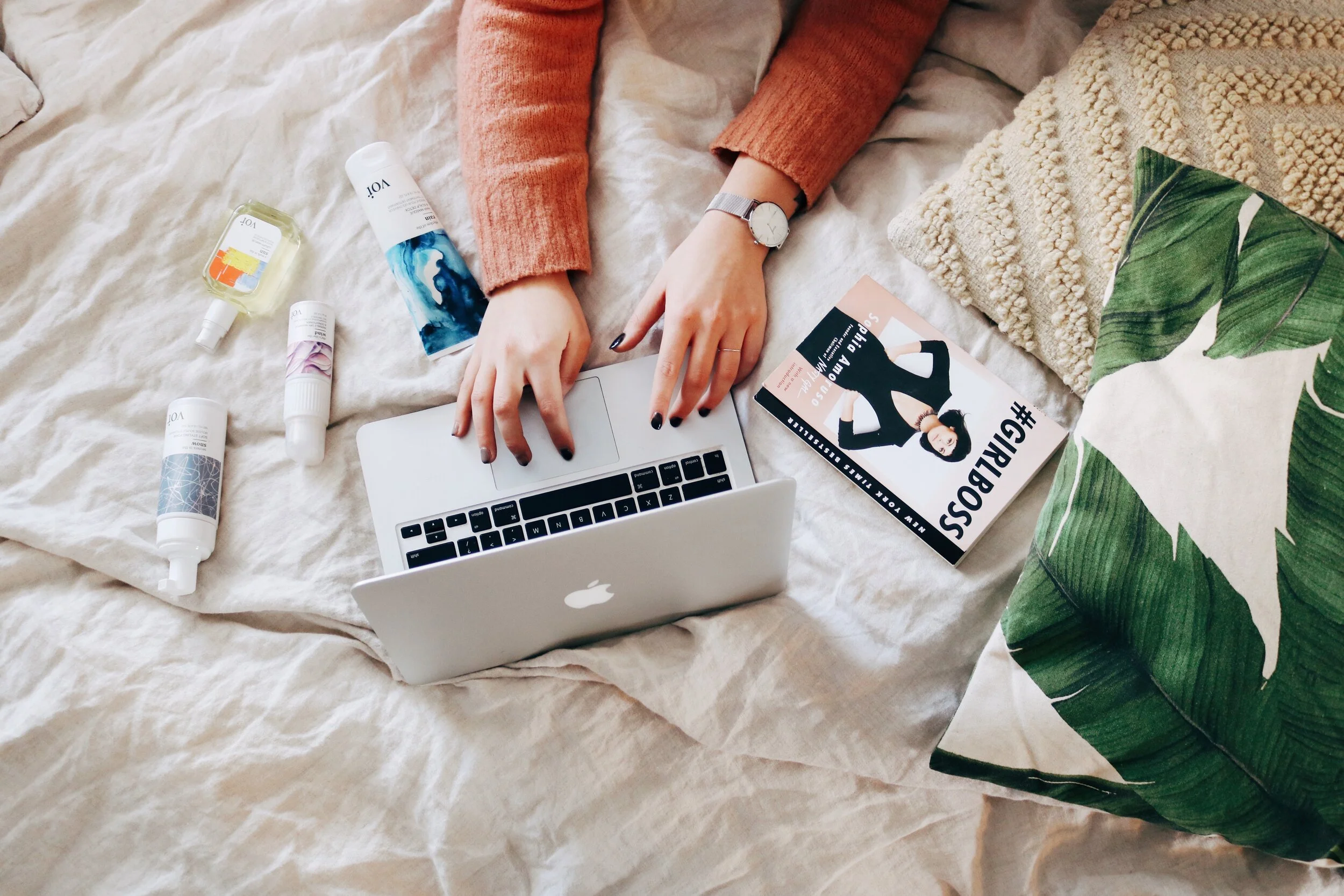 voir laptop flatlay.JPG