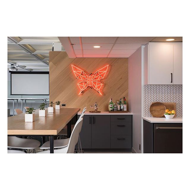 Neon signs look so charming and nostalgic. This butterfly logo right above the bar is definitely the focal point of this stunning office space.
.
.
designed by @wemakinteriors
.
.
#interiordesign #designlovers #designdetails #bchome #officedesign #of