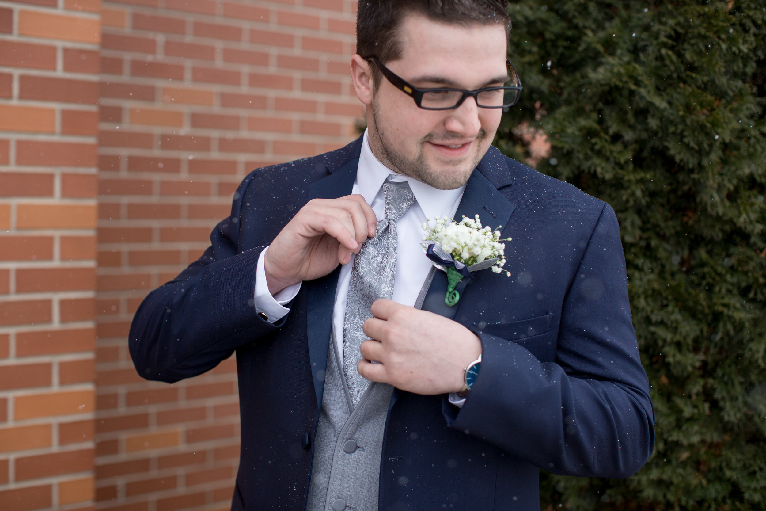  groom-photos-day-of-wedding 