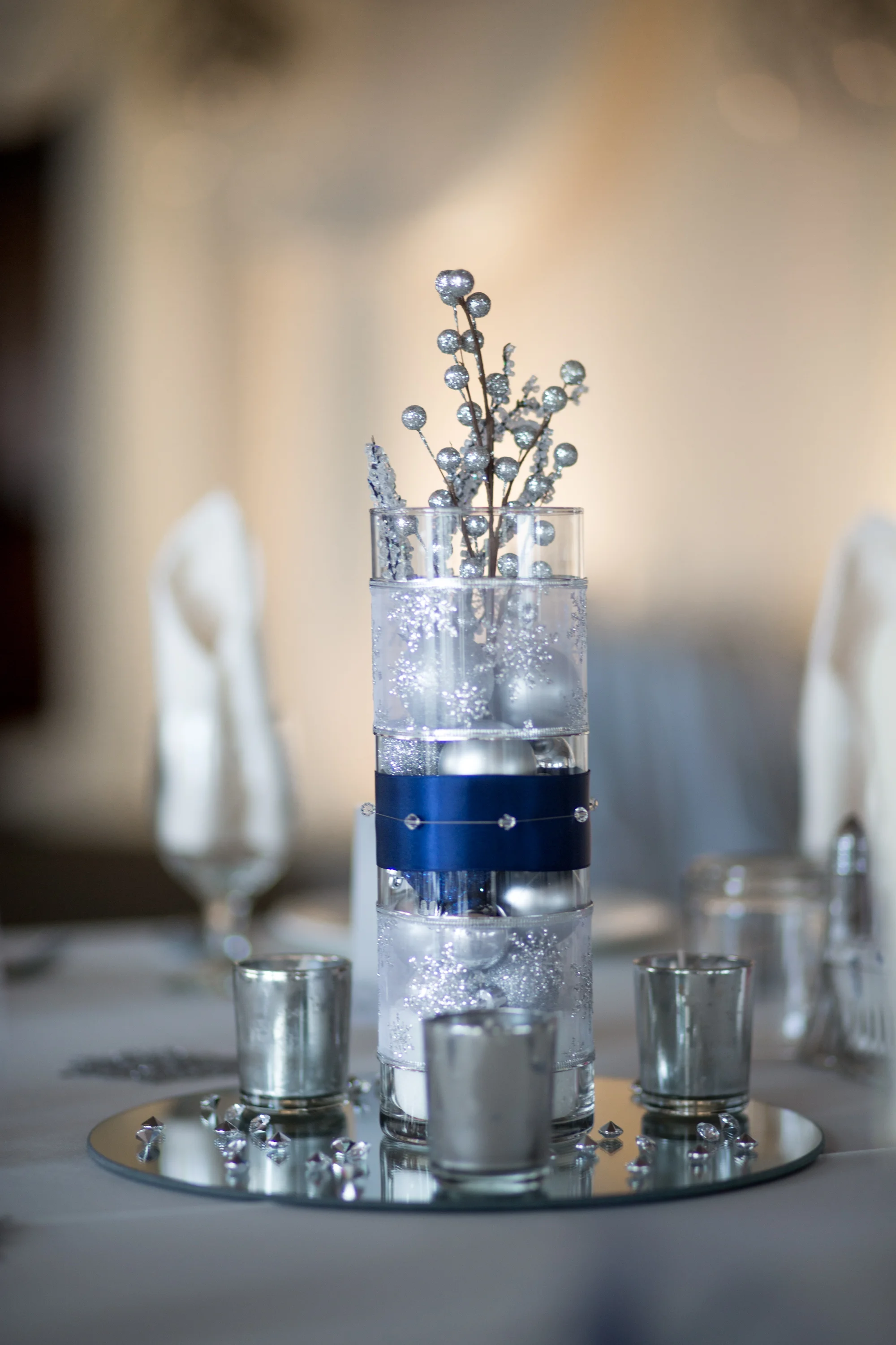 silver-navy-blue-winter-wedding