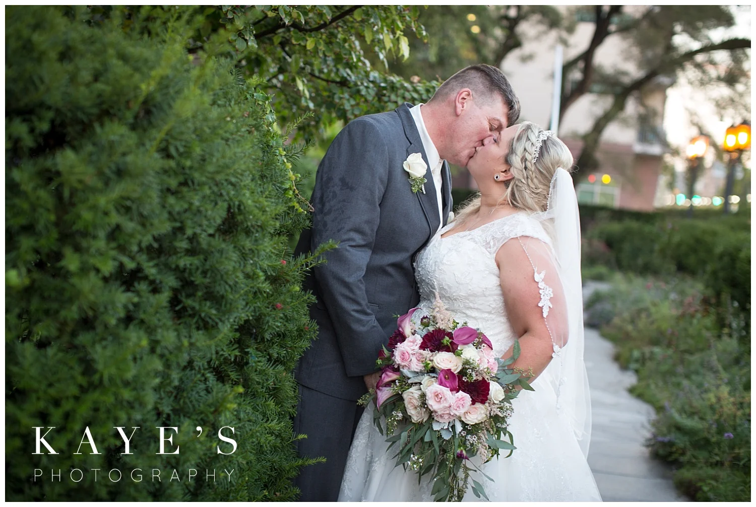 Bride and groom kissing in front of the whitney in detroit michigan