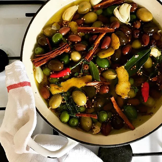 Feeling festive here today making @karen_martini ‘s beautiful recipe for marinated olives with orange, cinnamon & chilli only 10 more sleeps to go folks!! #aimeejonesstylist #propstylist #christmasfood #olives #karenmartinirecipe