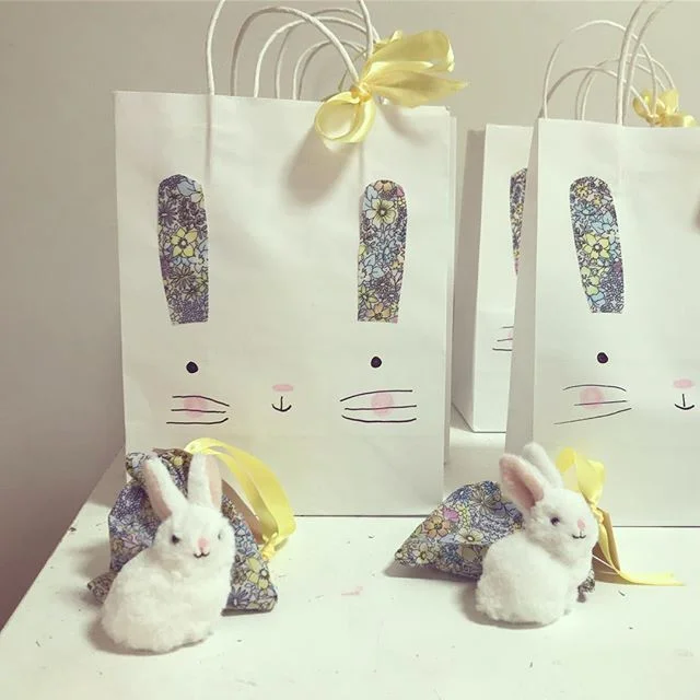 Our Evie is turning 8 years old! So I have been crafting some pretty treat bags for her Peter Rabbit movie party .... when mummy’s a stylist there’s no primary colours or Disney characters around here 😂🐰🐰🐇#aimeejonesstylist #partystyling #peterrabbitparty #bunny #handcraftedparties #mummysastylist