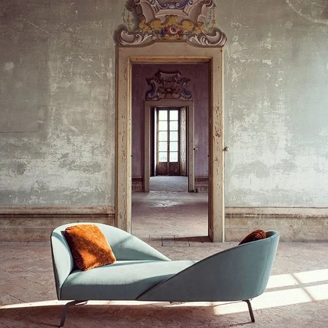 ✏️... we love using daybeds in our installations... this one is on our wish list... 🖤🖤🖤