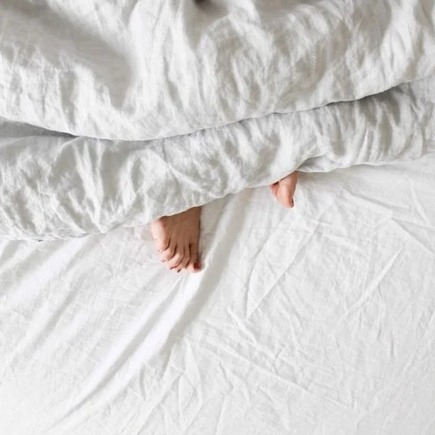 Sunday = Top knot + husband's oversized T-shirt + coffee + organising the week... MONDAY, WE ARE READY FOR YOU!