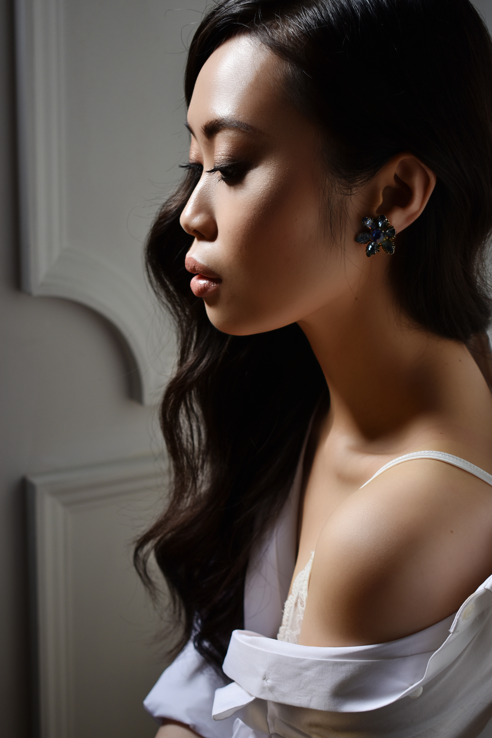 Victoria wears the MEI Silk Bra in Luminous Ivory. Shirt & earring Victoria's own.