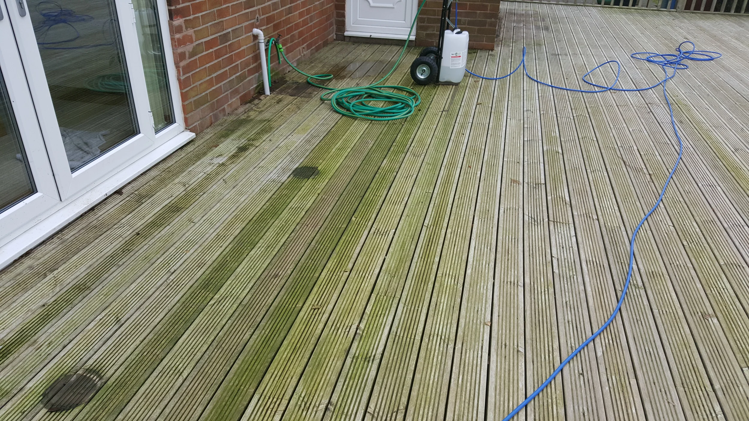 Green algae removal from decking using Soft Wash