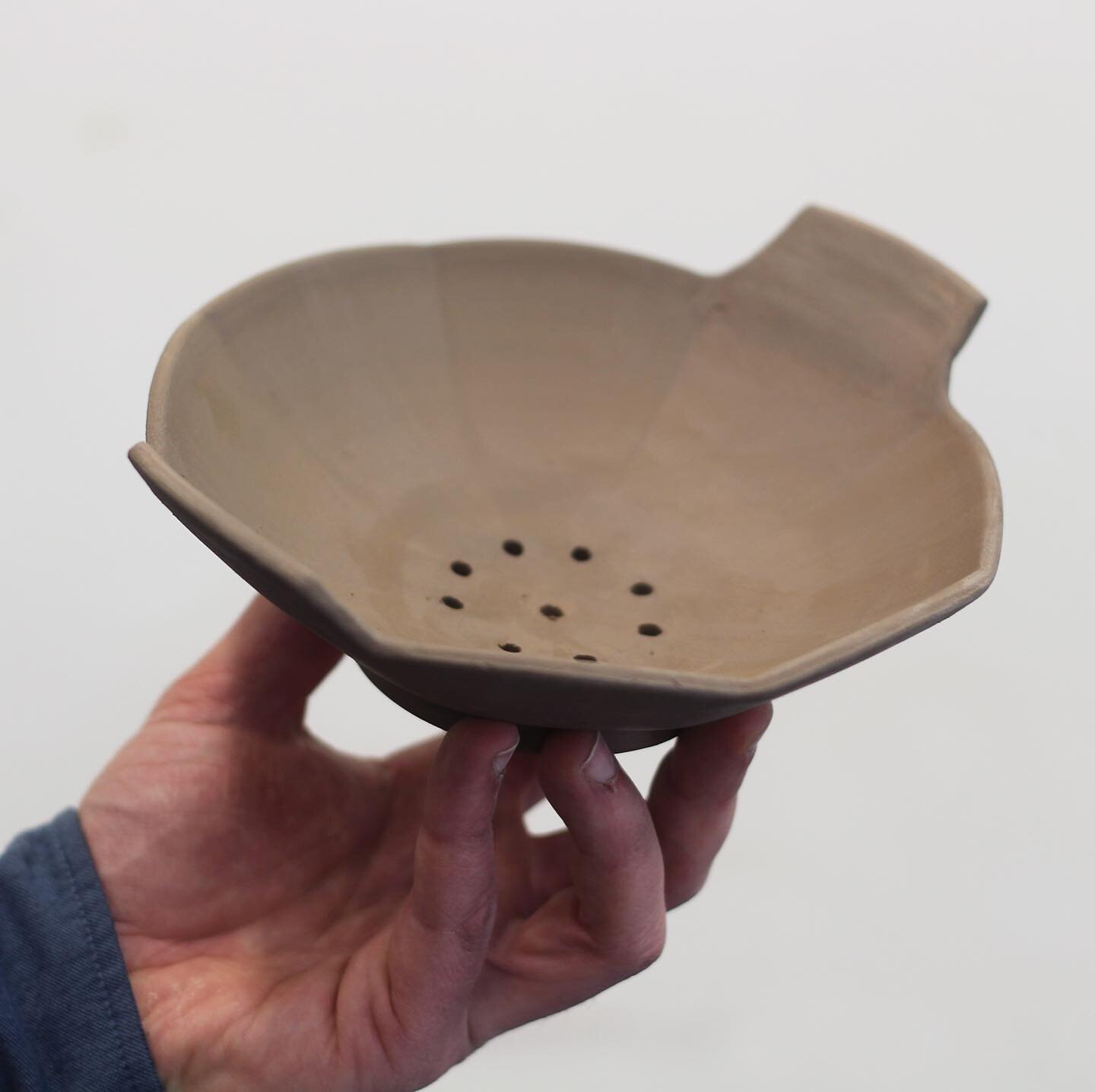 A closer look at the finished, not yet fired shallow colanders. This one in the higher iron clay. 
I really hope this clay fires as nice as the tests, I&rsquo;m getting a little carried away with using it.

#clay #craft #craftmanship #pottery #handma