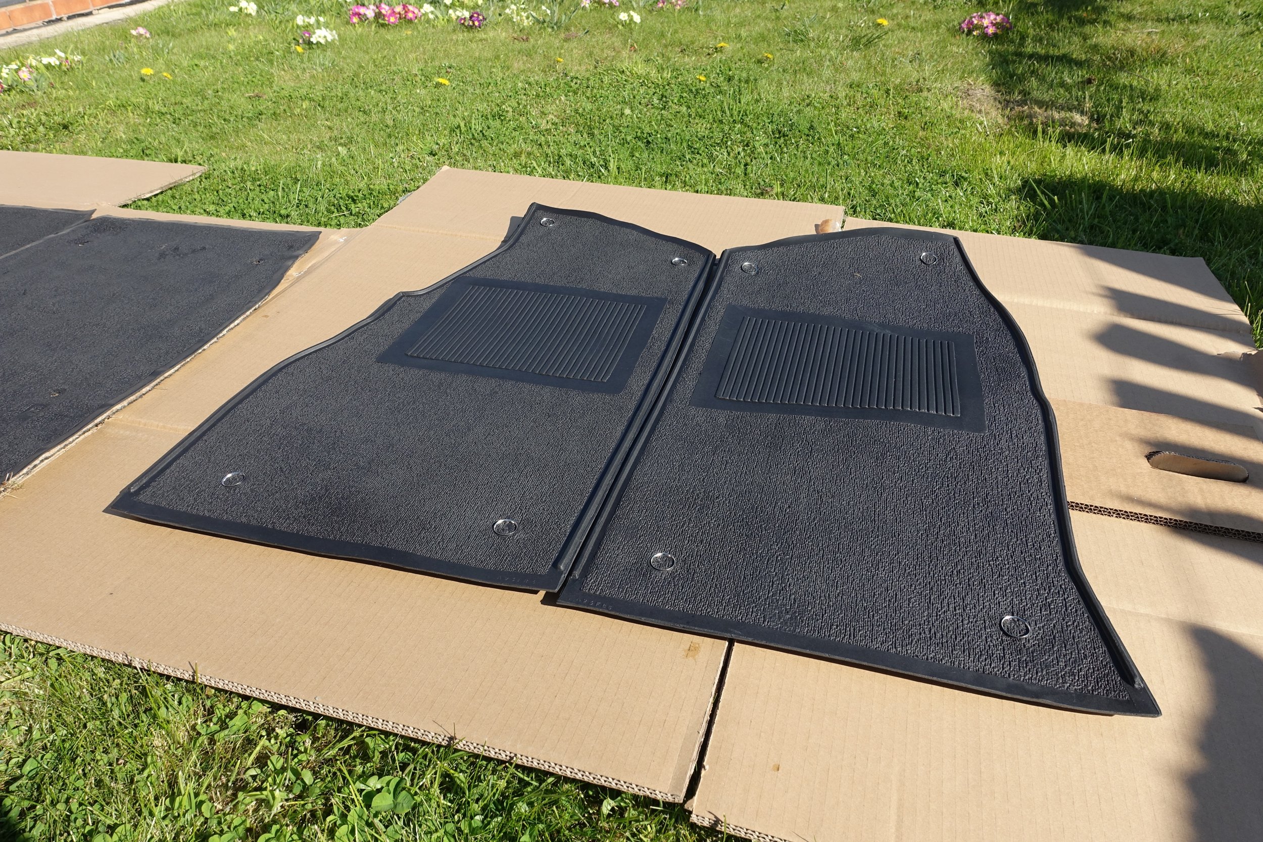 Colour Coded Floor Mats 1963 MGB Features of an early MGB