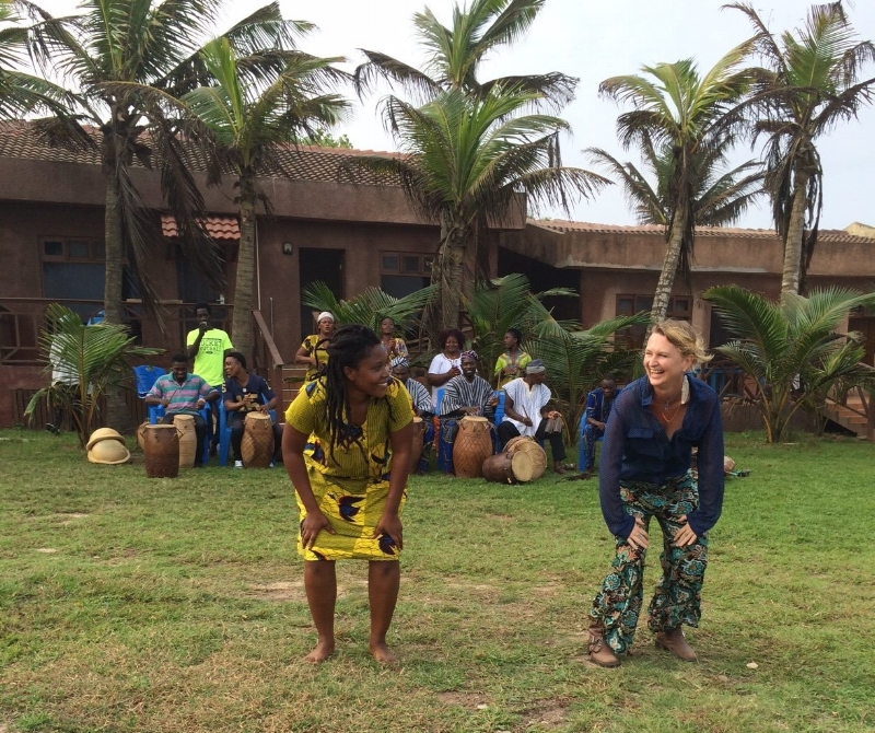 Cari Ann Shim sHAM JOINING ONE OF THE mBAGBA DANCERS Photo by Wendy Perron