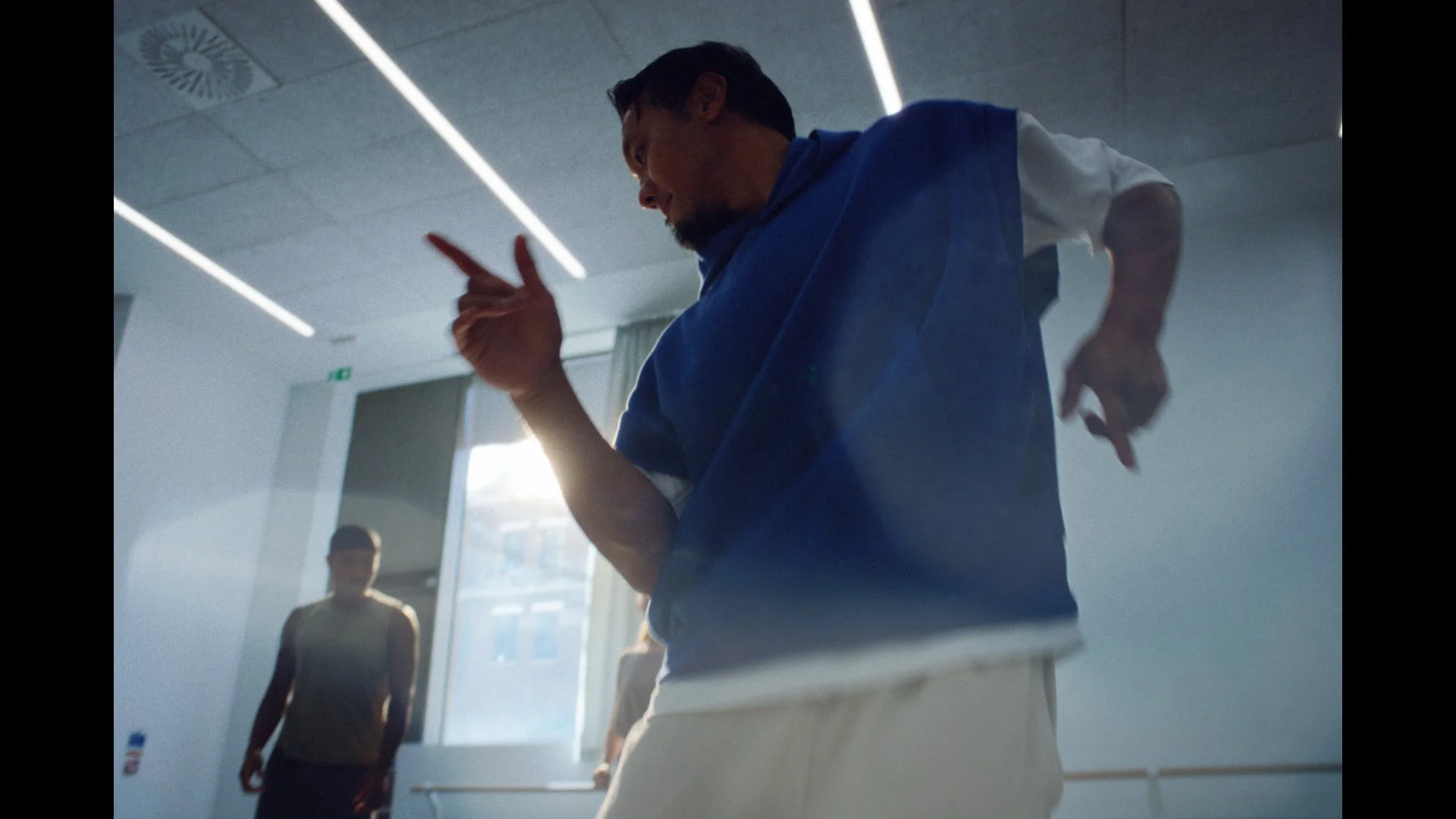 JOINT DC.00_00_47_17.Still040.jpg