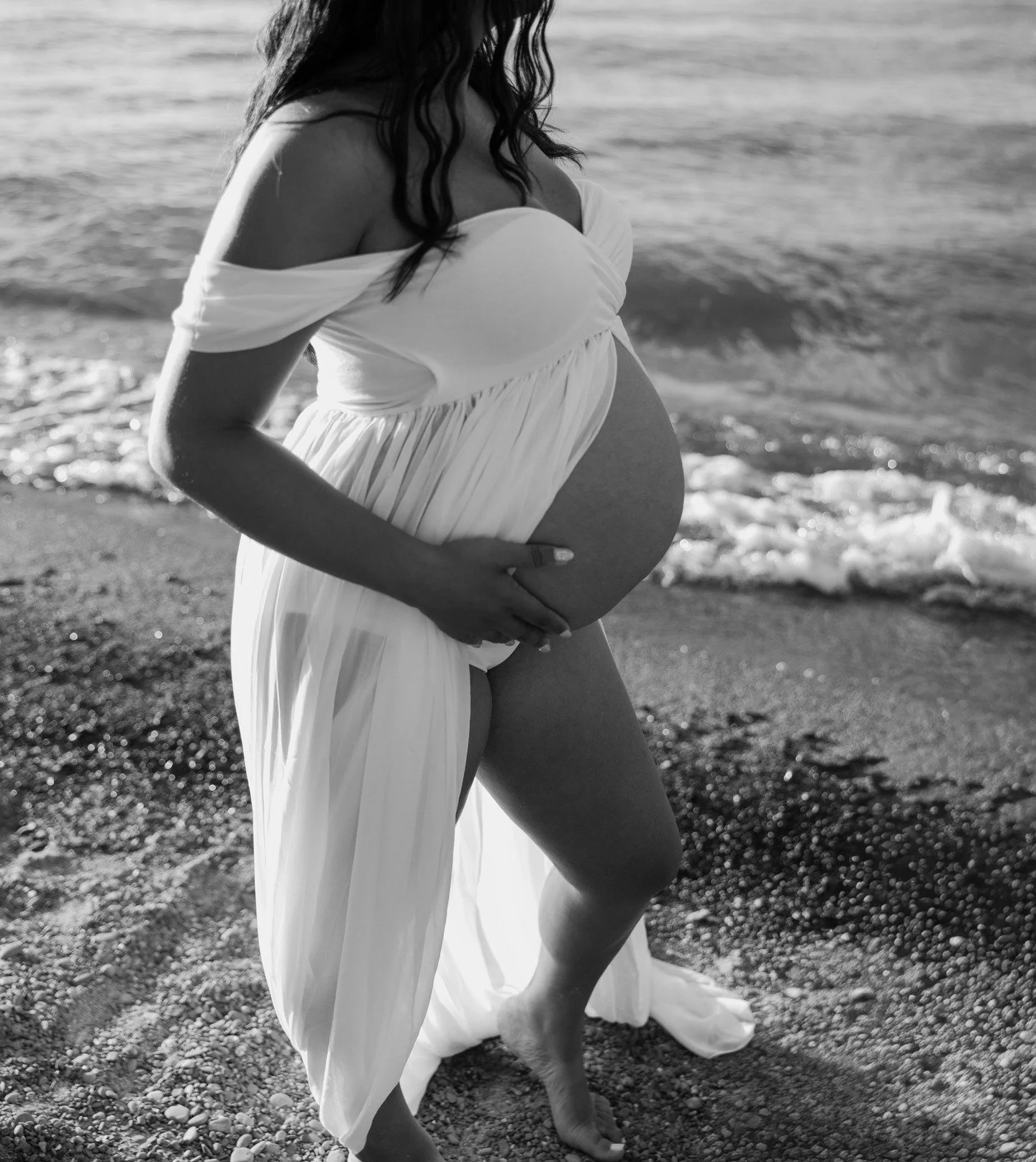 Celebrating motherhood with simple, authentic maternity photography. This session captures the emotion, connection, and anticipation that make pregnancy such a unique and memorable time. Perfect for preserving these moments before baby arrives.
📍 H