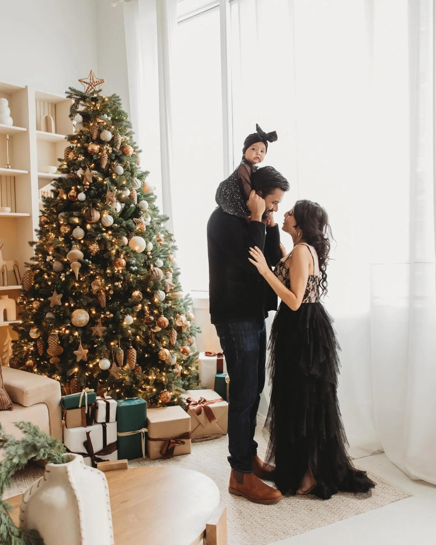 Blink and the year&rsquo;s gone&hellip; The final sessions of the year are in the books, and I&rsquo;m so grateful for every person I got to work with ❤️
I still have a slight few spots left for December. Please reach out if it aligns with you 🌲