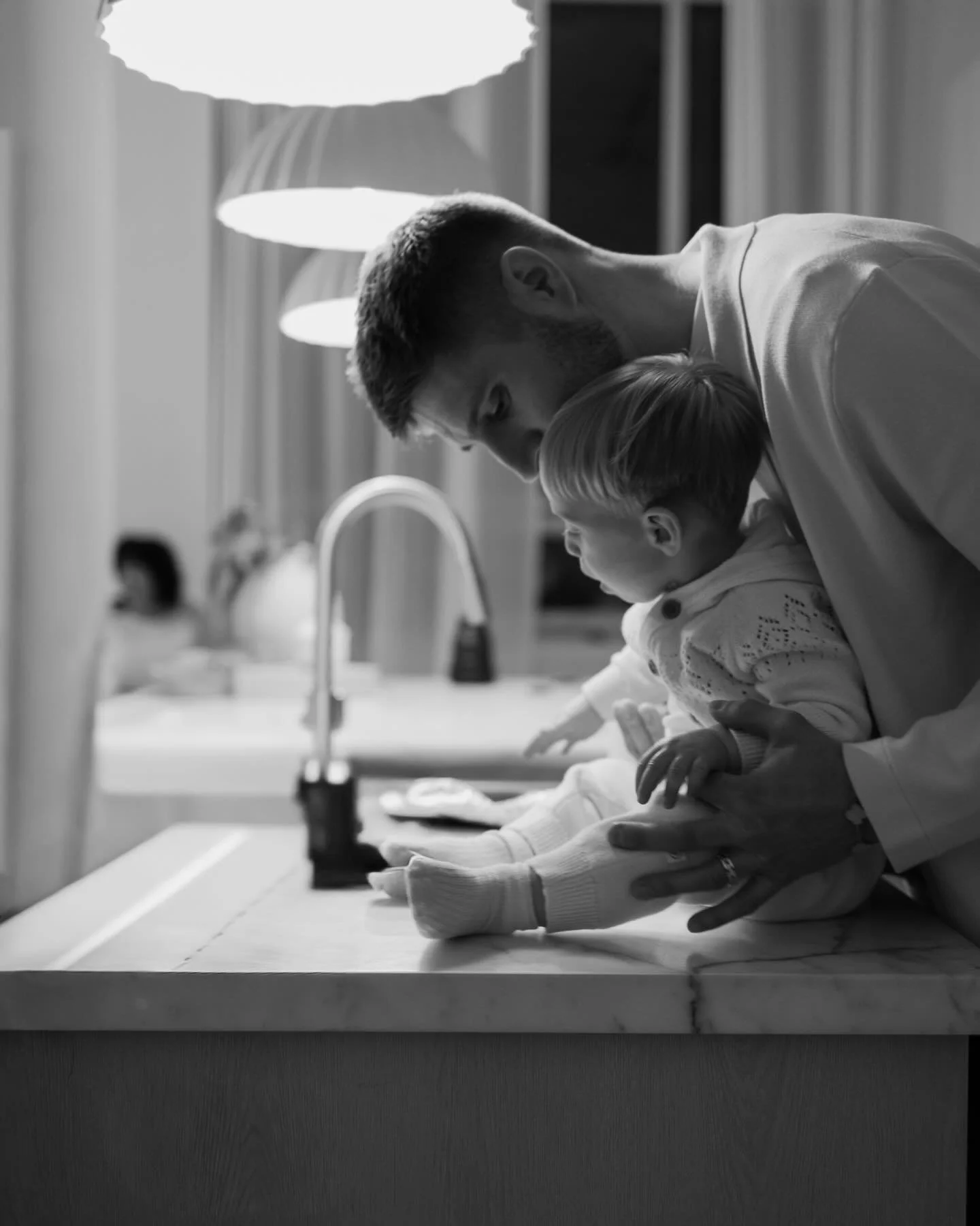 Parenthood, not performed. Simply lived.
Somewhere between calm and &lsquo;okay, we tried.&rsquo; The part of Christmas that usually doesn&rsquo;t make the card.