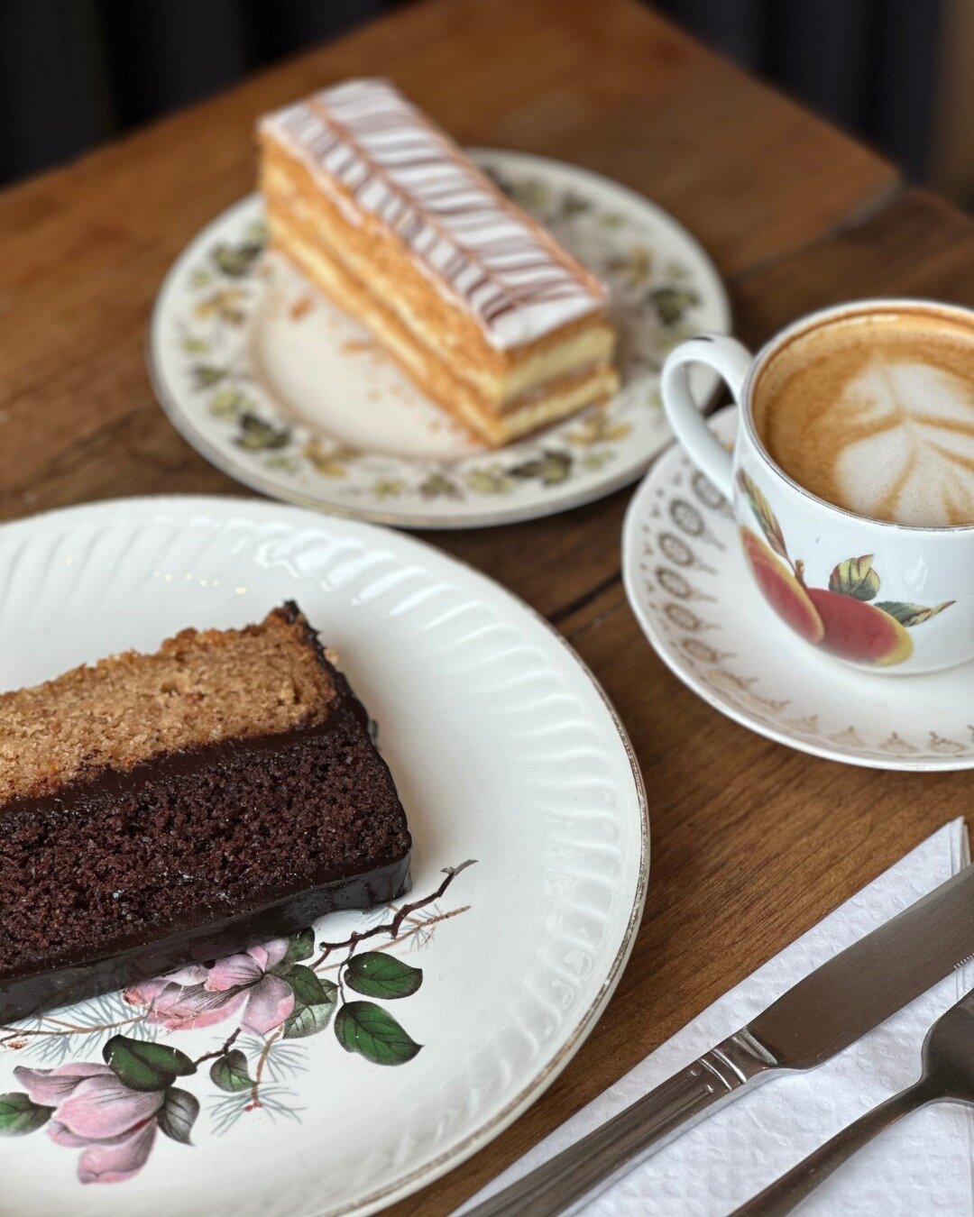 Swipe for a midweek sweet treat 💛💛

#frenchcafe #morningcoffee #cosycafe  #frenchpatisserie #frenchbakery #pastry
#westlondon #coffee #eastlondon #zone2 #zone3 #bexley #ealing #actoncentral #dartford #plumstead #woolwich