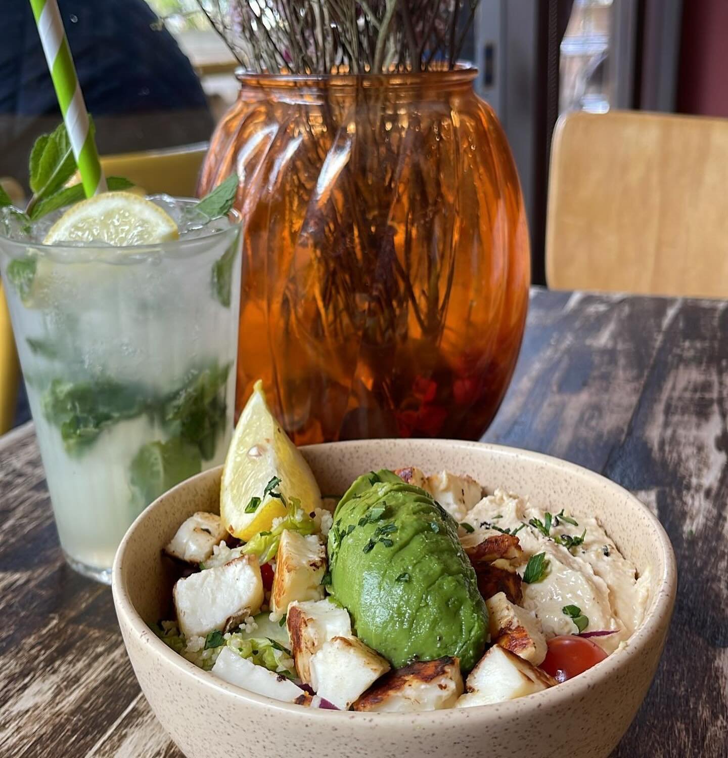 Happy hump day! 

Thinking about the weekend already? This delicious special is on at Boulangerie Jade Dulwich, paired with homemade lemonade 🍋 

Hummus, halloumi, avocado, red onion, couscous, cherry tomatoes, cucumber, lettuce and lemon. What&rsqu