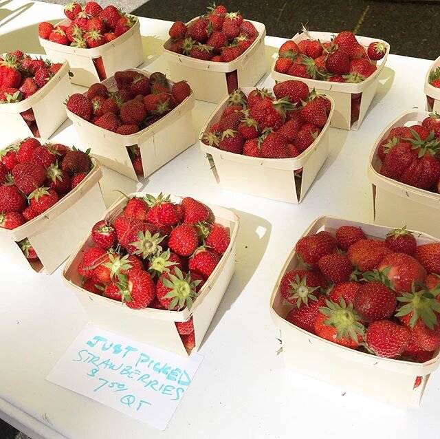 Yes, Liberty Orchards is back! And the strawberries are disappearing fast. Stop by the market today outdoors at Boscobel until 1pm to grab a box of your own. 🍓🍓🍓#libertyorchards