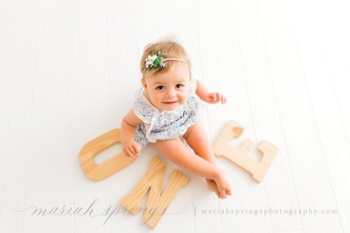 How do you sign up to get cute photos of your baby? How does it all work? I aim to make everything as EASY as possible for you! You show up, and I clothe everyone, and I literally have everything you would ever need in the studio down to the diapers!
