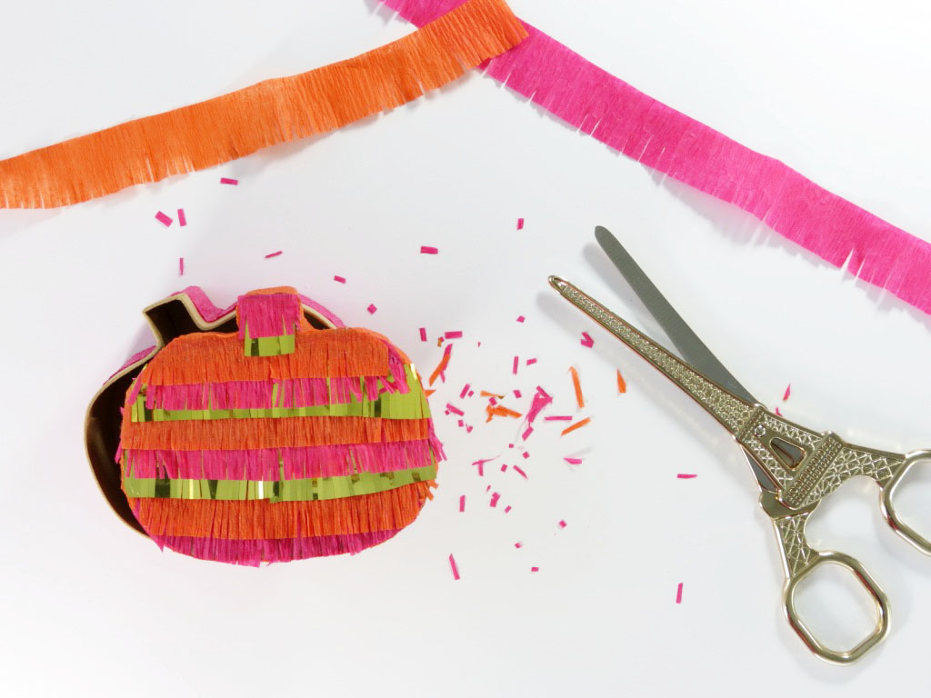 I love a good piñata, but the thought of making them from scratch seemed a bit daunting and time consuming, especially for something that would be torn apart. That's when it hit me- faux piñatas! All the cuteness and fun of a piñata, made in half the time, that can be kept indefinitely. Win-win! Click for the full tutorial.