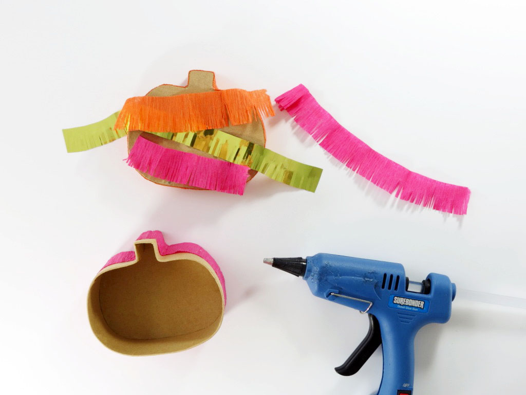 I love a good piñata, but the thought of making them from scratch seemed a bit daunting and time consuming, especially for something that would be torn apart. That's when it hit me- faux piñatas! All the cuteness and fun of a piñata, made in half the time, that can be kept indefinitely. Win-win! Click for the full tutorial.
