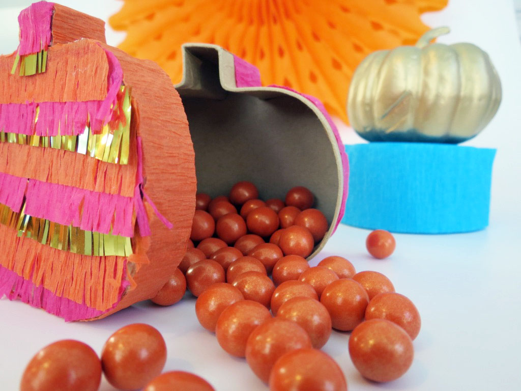 I love a good piñata, but the thought of making them from scratch seemed a bit daunting and time consuming, especially for something that would be torn apart. That's when it hit me- faux piñatas! All the cuteness and fun of a piñata, made in half the time, that can be kept indefinitely. Win-win! Click for the full tutorial.