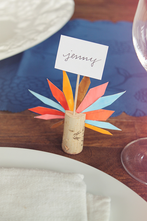 Towards the end of the year, it seems like we barely have a minute to rest. You've got to start early if you want to come out ahead! I've rounded up some of my favorite Thanksgiving DIY's to give your table the colorful makeover it deserves. Click to read more!