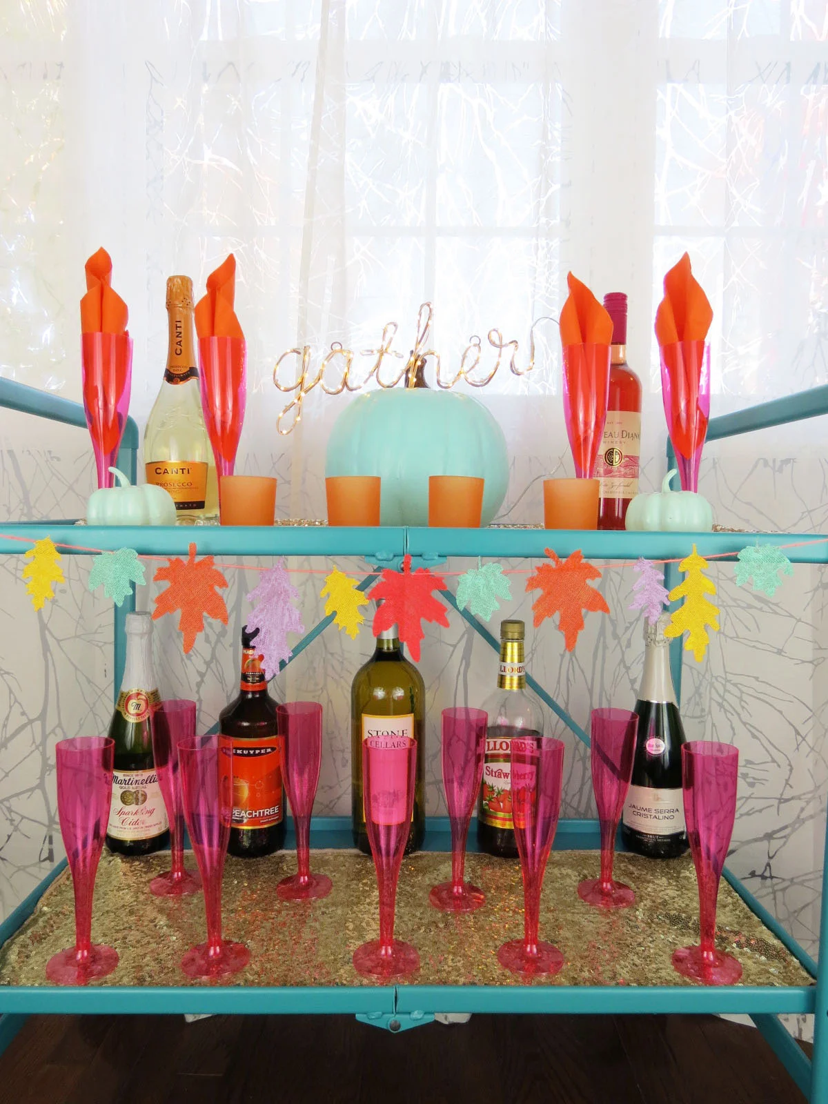 It's a well known fact that everyone's favorite part of Thanksgiving is the food. But the best part of the 4-day weekend has to be Friendsgiving! How better to thank your gals for their support than by hosting a glam Friendsgiving dinner? Click for the details!