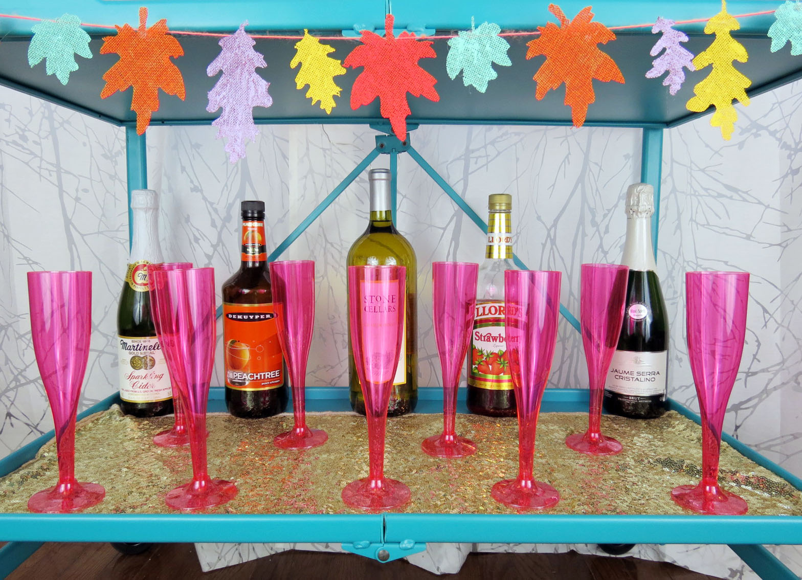 It's a well known fact that everyone's favorite part of Thanksgiving is the food. But the best part of the 4-day weekend has to be Friendsgiving! How better to thank your gals for their support than by hosting a glam Friendsgiving dinner? Click for the details!