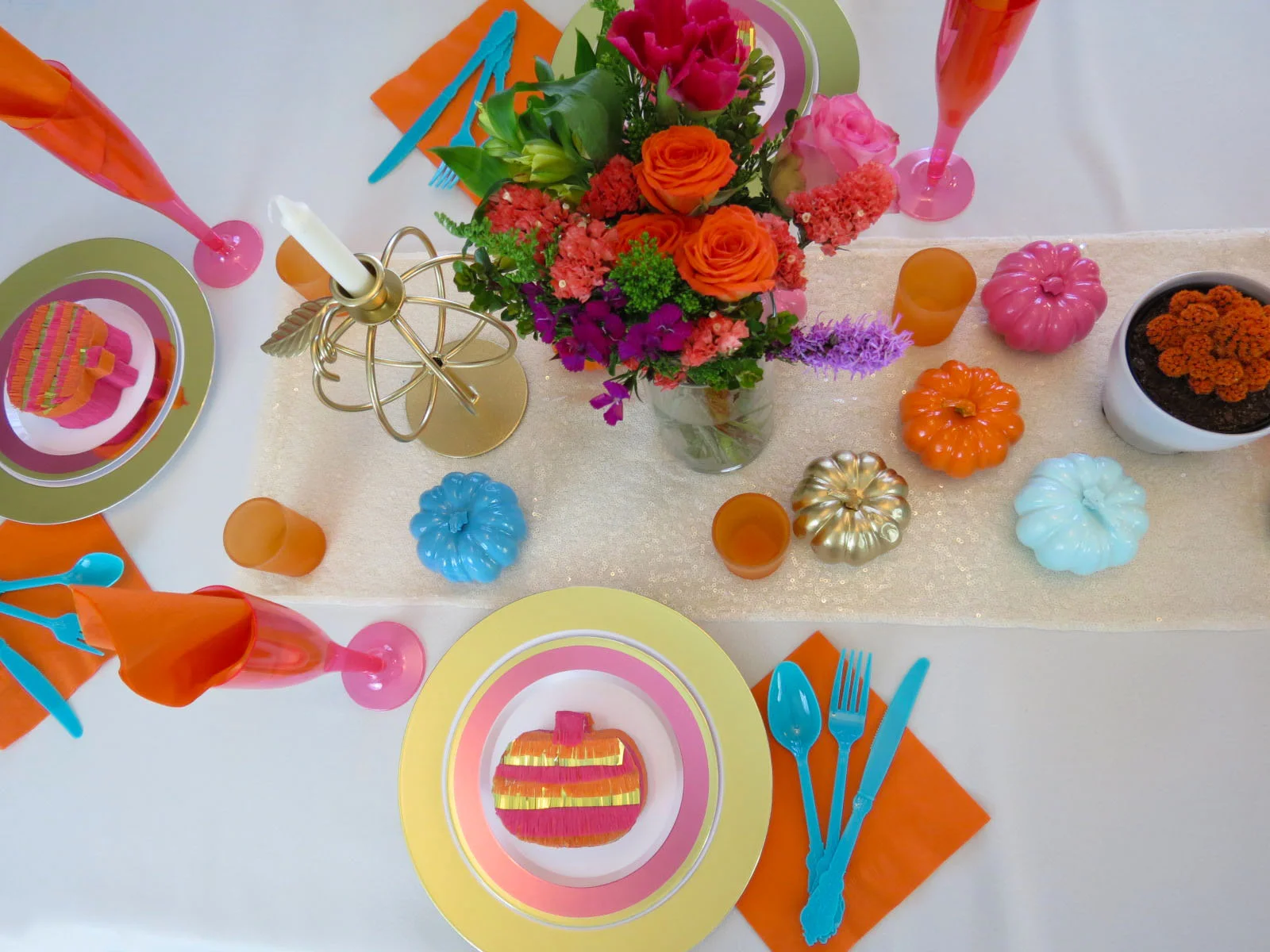 It's a well known fact that everyone's favorite part of Thanksgiving is the food. But the best part of the 4-day weekend has to be Friendsgiving! How better to thank your gals for their support than by hosting a glam Friendsgiving dinner? Click for the details!