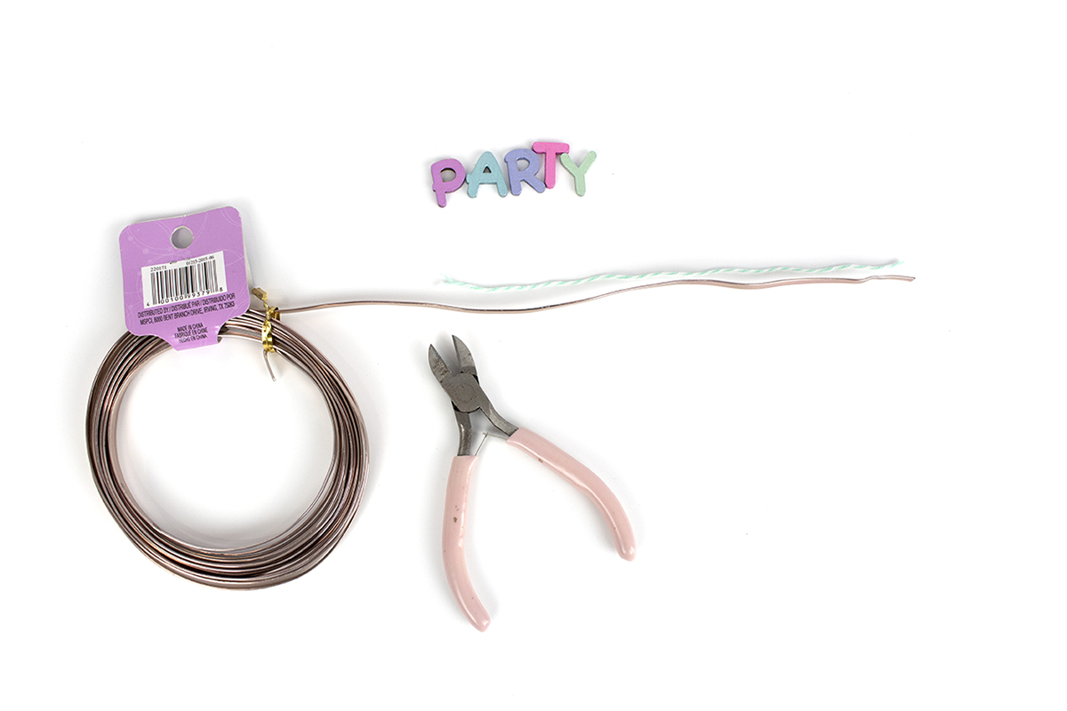 Super affordable bracelet inspired by Kate Spade's Whimsies balloon collection! Click for the full tutorial.