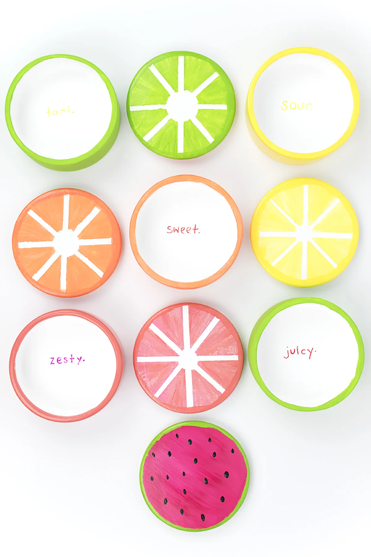 One of my favorite things about summer is enjoying a sweet, juicy piece of fruit on a hot day. Since I had some time to create one last summer craft, I decided to pay homage to my love of fruit by creating this fruit slice container. It's perfect for storing all your little knick-knacks, like rings, hair ties, or even fortune cookie fortunes! Click for the full tutorial. #summercrafts #diygifts #diycrafts