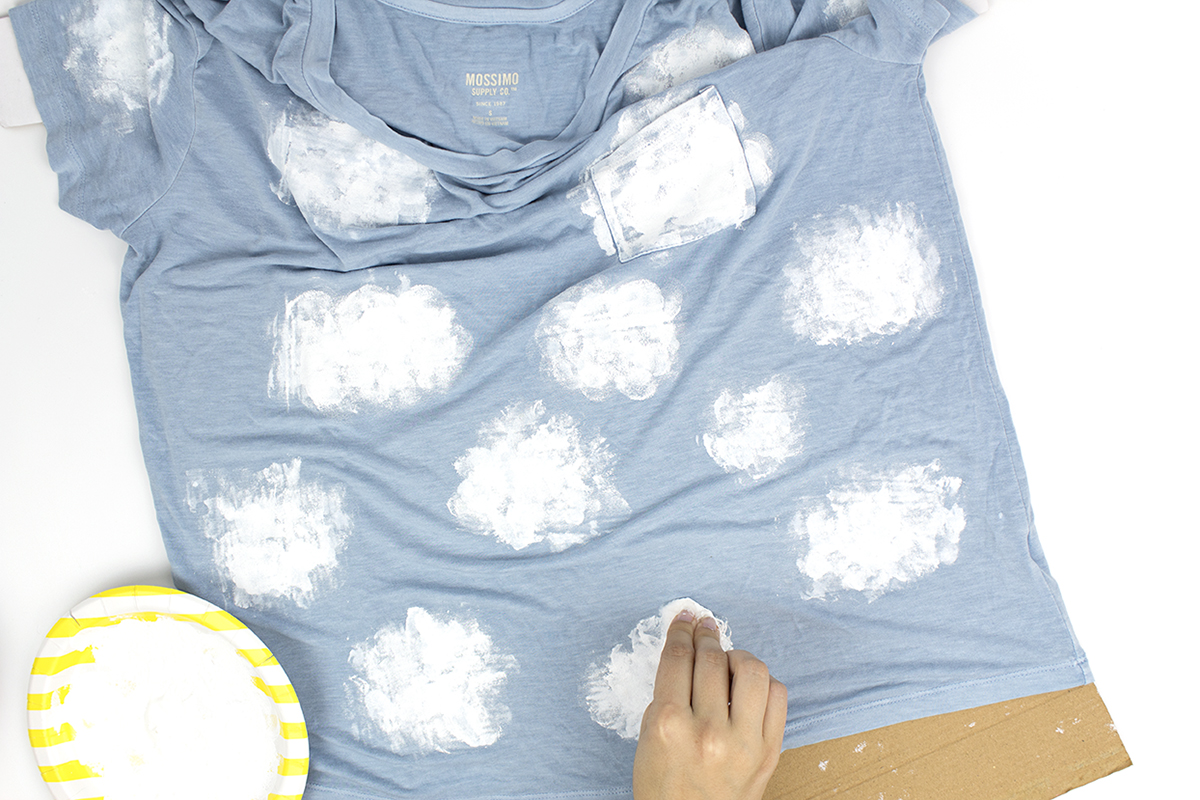 Looking for a quick and easy Halloween costume? Look no further! This last-minute cloud costume is made from a staple everyone has in their closet- a t-shirt! Click for the easy DIY.