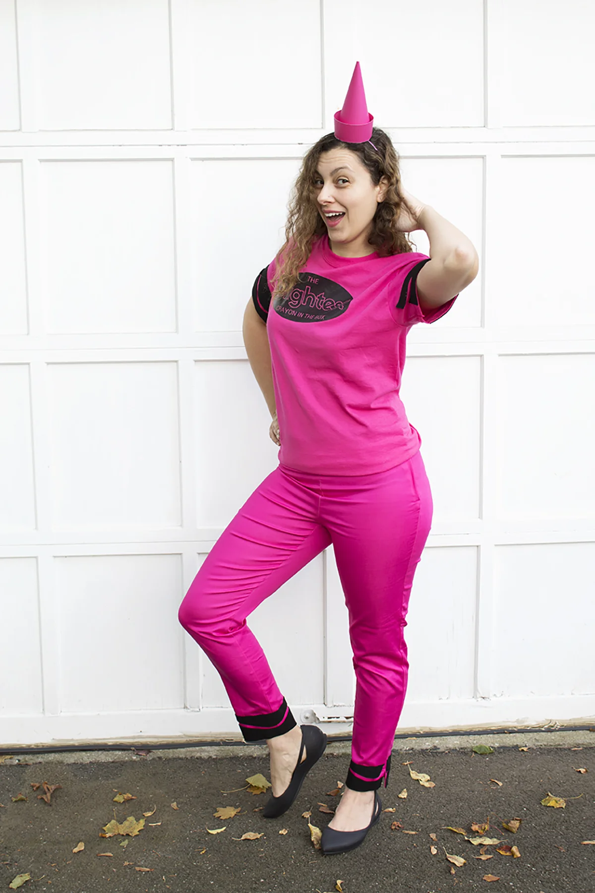 Why be an ordinary crayon when you can be the BRIGHTEST crayon in the box?! Check out this DIY costume project, and download the free printable so that you can be the brightest crayon too! Click for the full DIY. #crayoncostume #lastminutecostume #groupcostume #diycostume